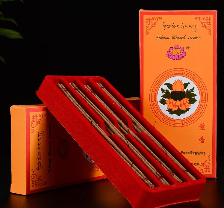 Hand-rolled sandalwood incense | 28 sticks