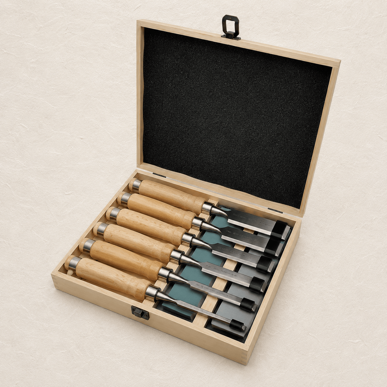 Coffret de 6 ciseaux de sculpture sur bois, avec pierres