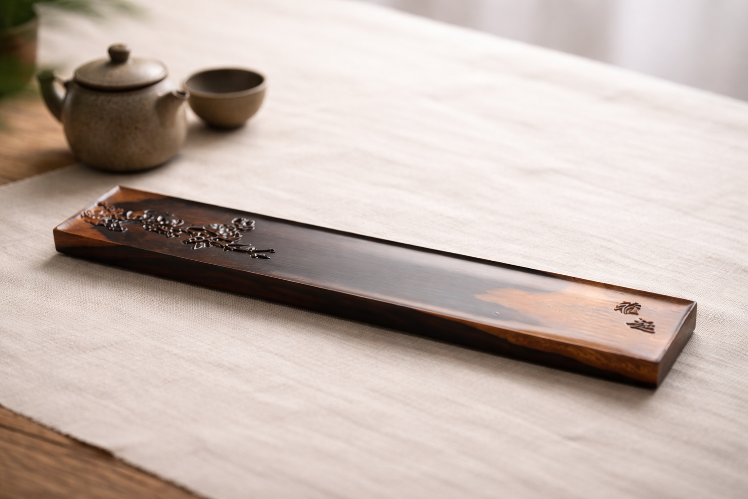 Plateau à thé en bois d’ébène