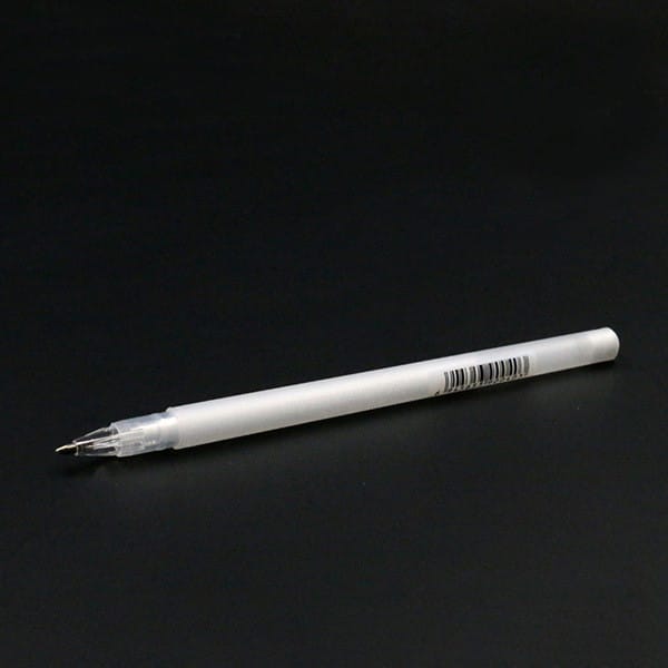 stylo pour écriture sur papier noir