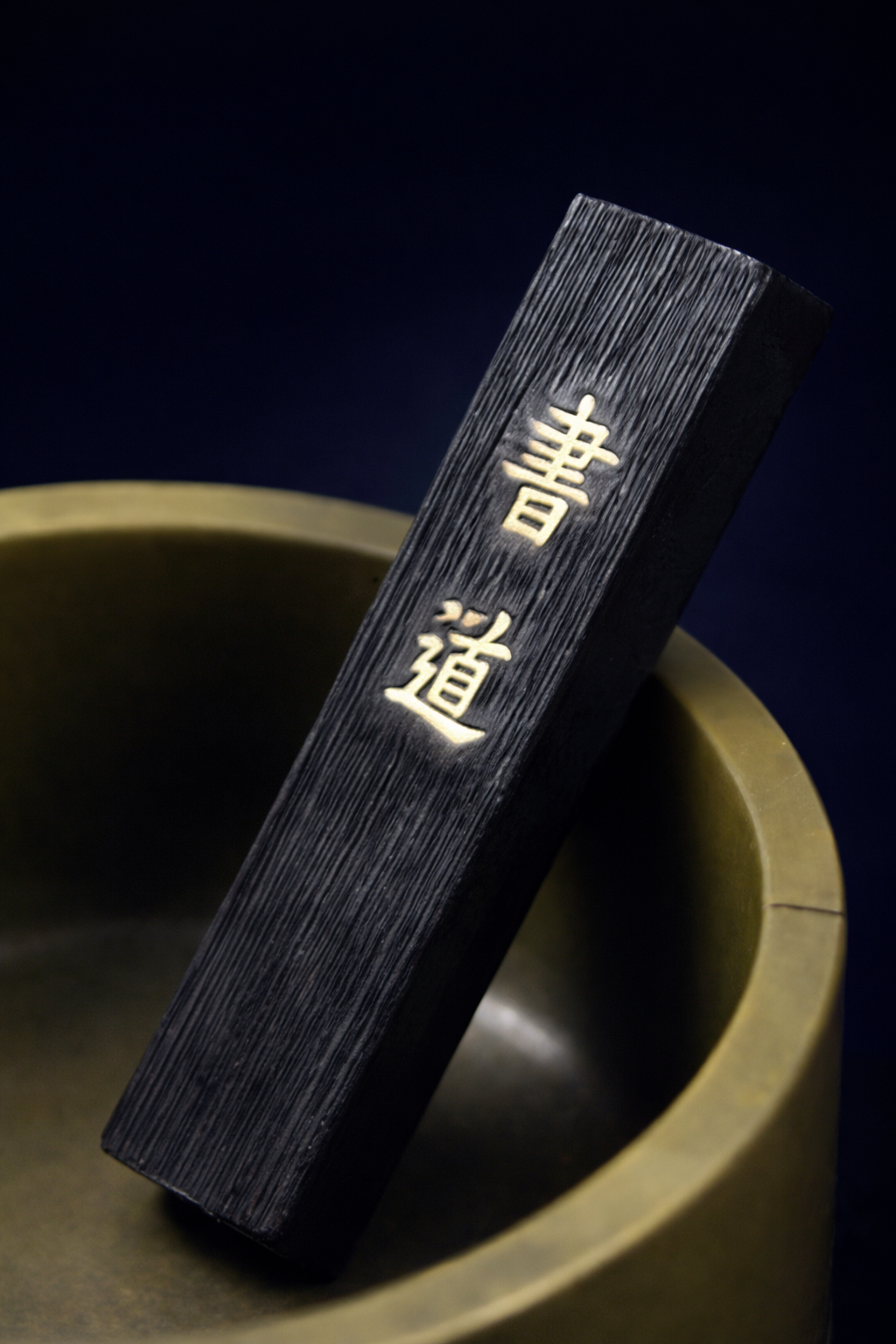 Bâton d’encre Sumi — calligraphie traditionnelle