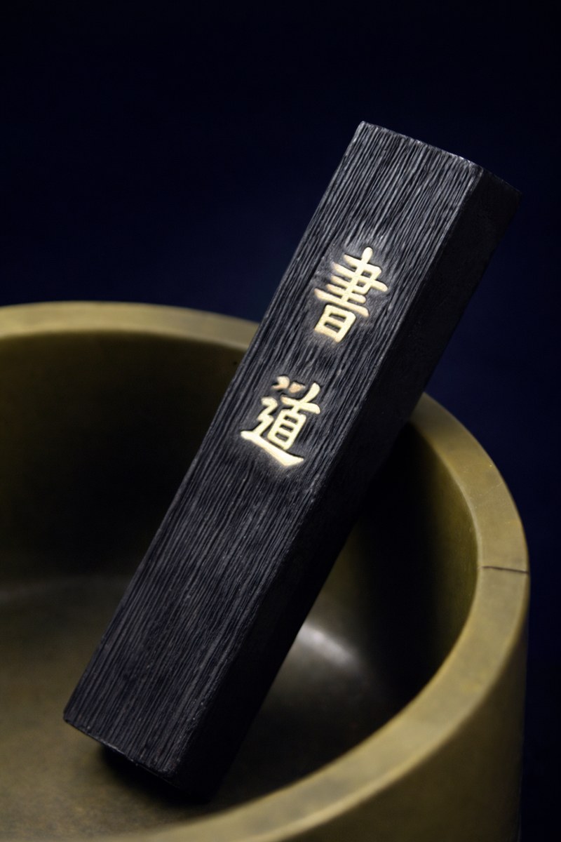 Bâton d’encre Sumi — calligraphie traditionnelle